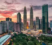 包含马来西亚羽毛球队翻盘中国羽毛球队，斯里坎特制霸全场的词条