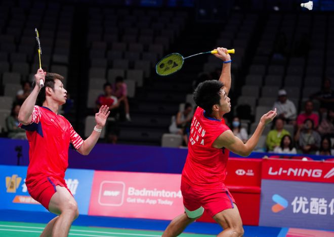 中国羽毛球队绝地反击丹麦羽毛球队，辛杜关键制胜