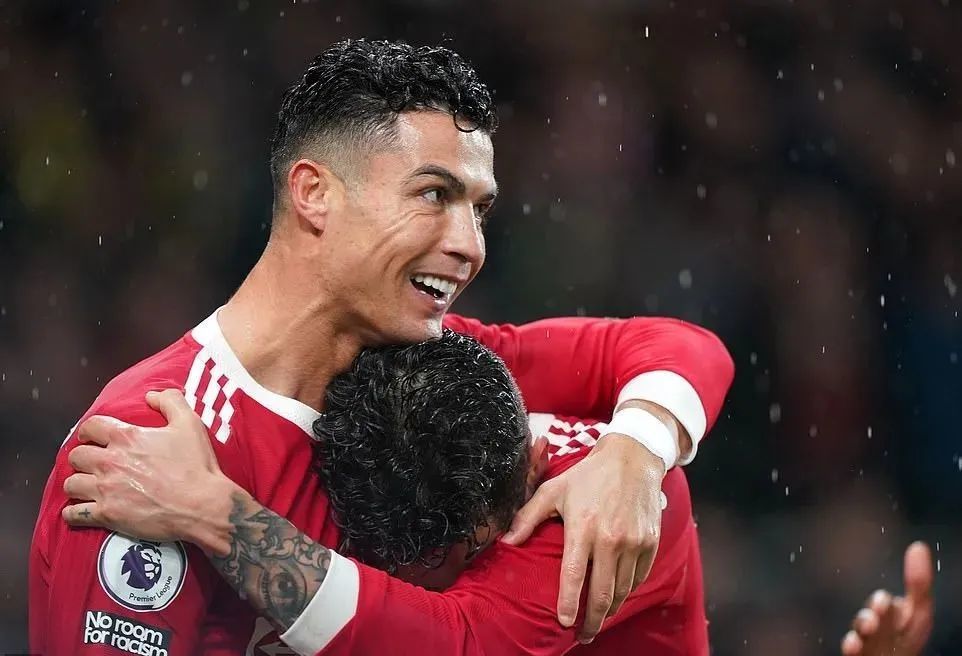 关于田径战术调整奏效，成功扭转局势的信息