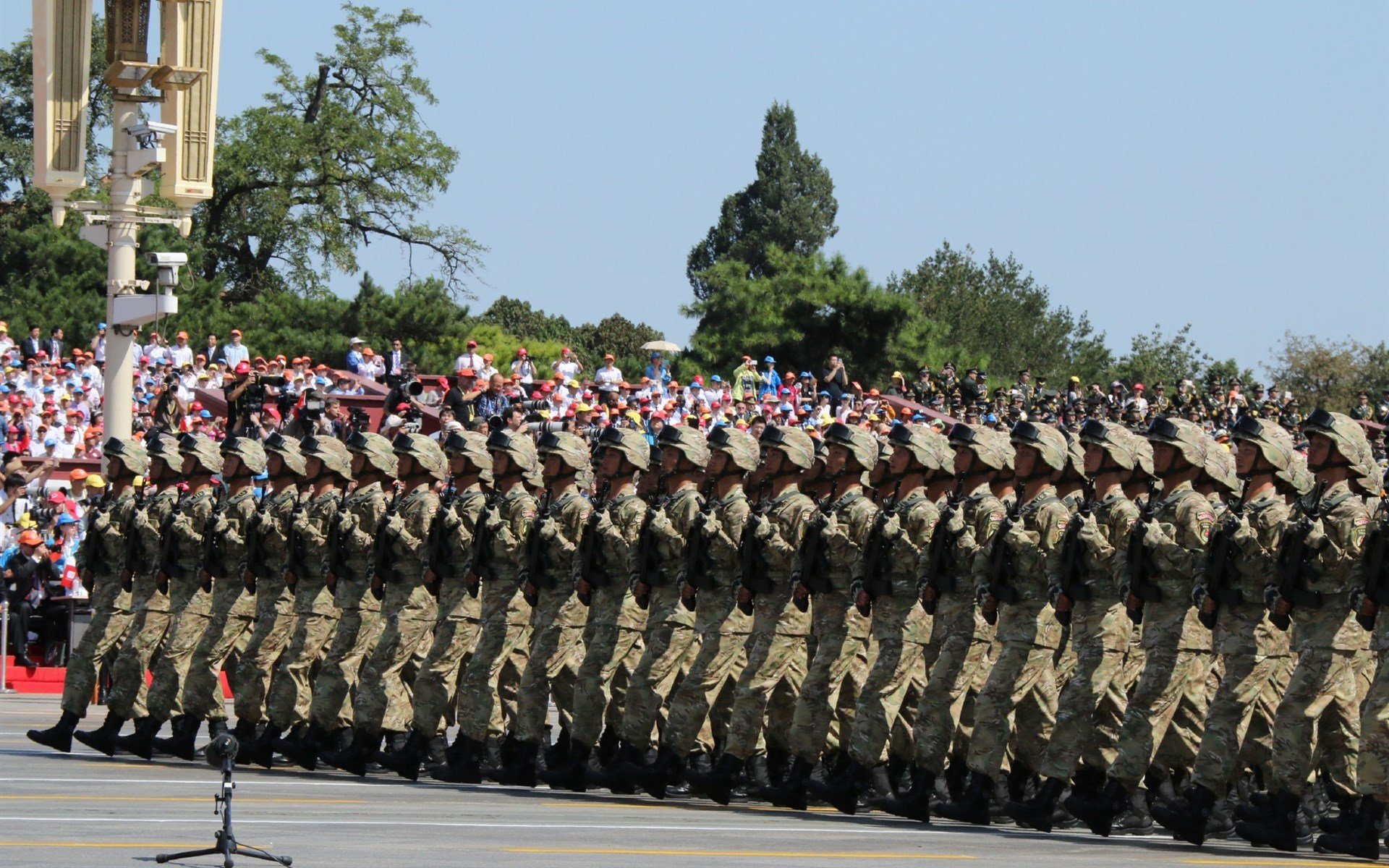 当绿茵场邂逅羽毛球场,德国战车碾过长城,桃田贤斗独自擎起破碎战旗